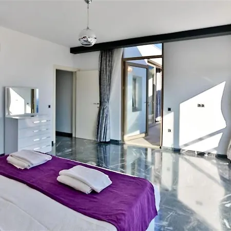Duygu Kalkan Hotell *