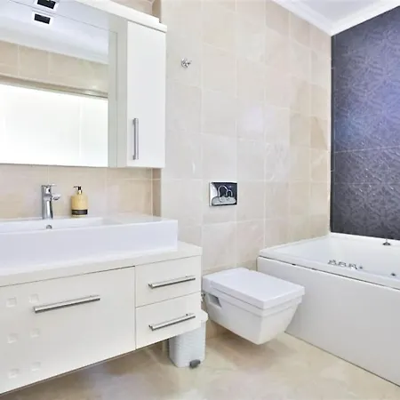 Duygu Kalkan *
