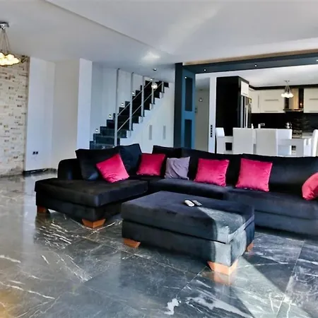 Duygu Kalkan Hotell *